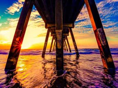 Netflix’s first original podcasts star Pete Davidson and Michael Irvin